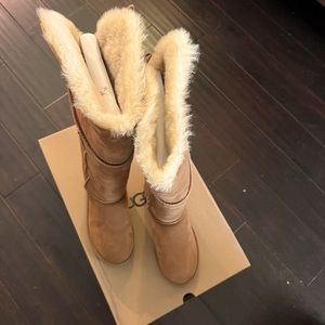 Knee- High Authentic Uggs. Great Condition. Size 8.